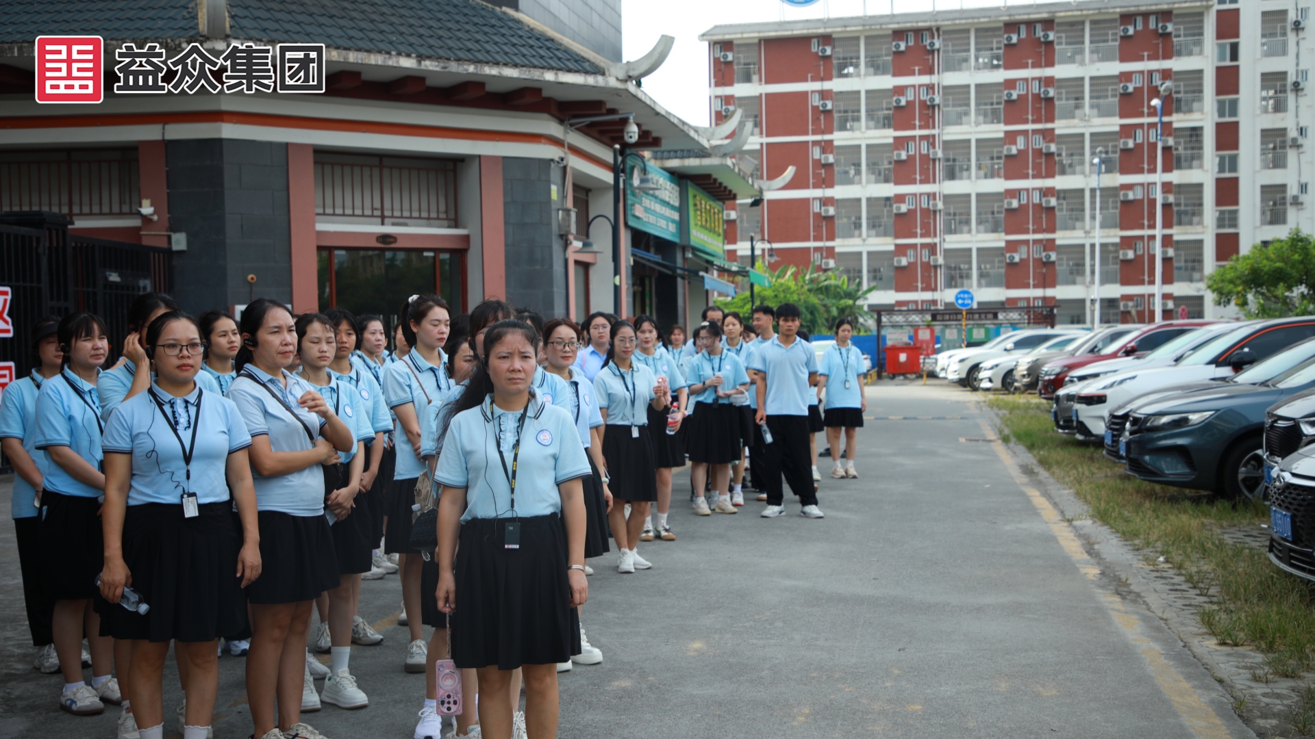 參觀益眾·尚城小區(qū)、右江區(qū)老鄉(xiāng)家園—迎龍易地扶貧搬遷安置小鎮(zhèn) (1)